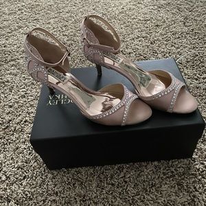 Badgley Mischka prom shoes in rose gold